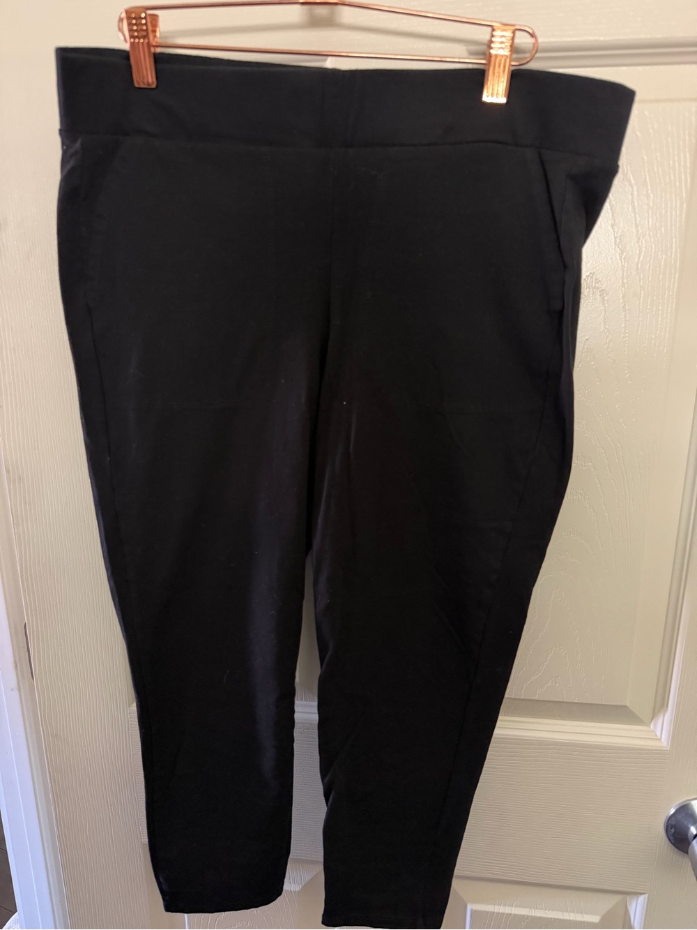 torrid Black Cropped Ponte Ankle Pants